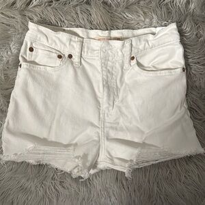 Beautiful white Levi’s shorts